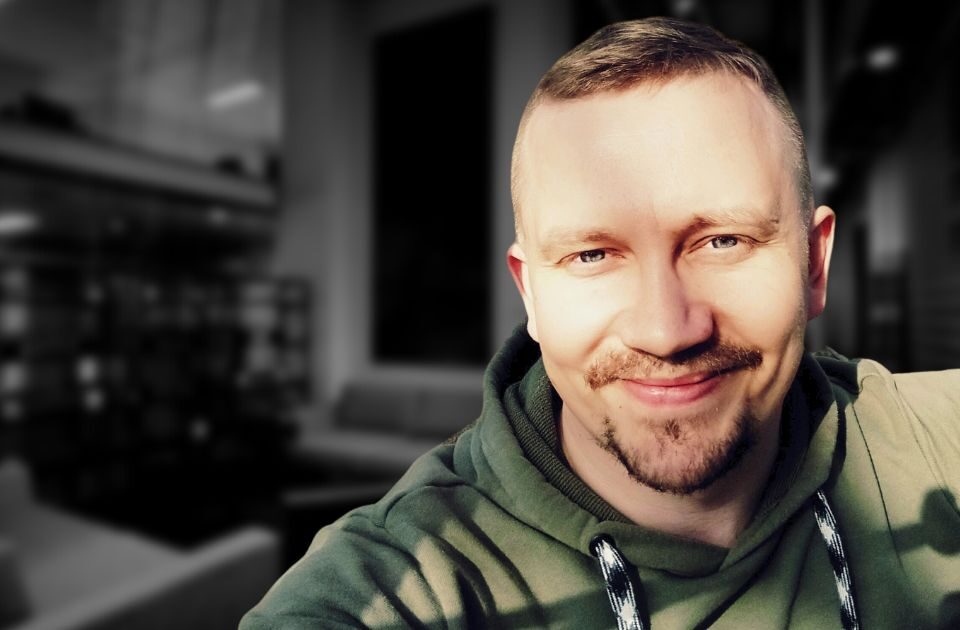 На фото Євген Нікітін — SEO-фахівець, фрилансера