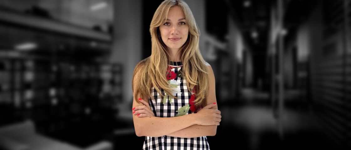 На фото Анна Александрова, керівниця бренд-команди «Наша Ряба Апетитна»