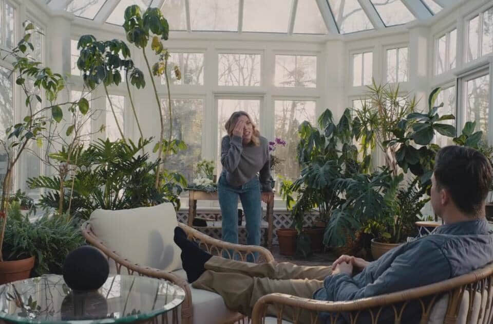 Кадр з відеореклами Amazon про голосового помічника Alexa