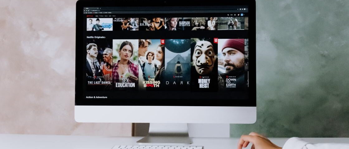 Екран компʼютера із зображенням потокового сервісу Netflix