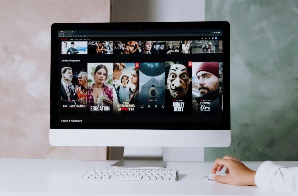 Екран компʼютера із зображенням потокового сервісу Netflix